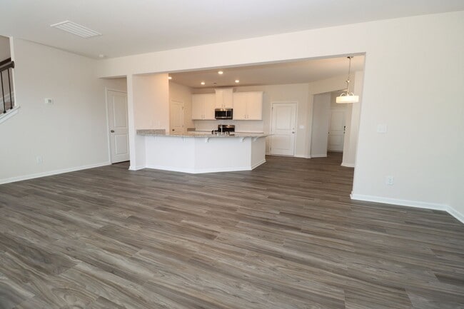 Building Photo - Spacious 3BR Home with Community Pool!