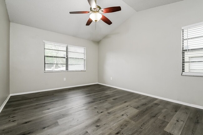 Building Photo - 10119 Deepbrook Dr