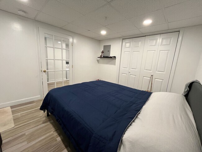 Building Photo - 376 Riverway