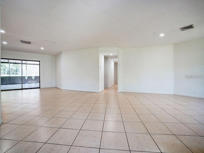 Building Photo - 5 N Lakeview Dr