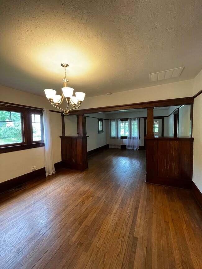 Building Photo - 3 Bedroom House Walking Distance to Purdue University