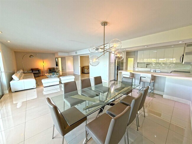 Building Photo - 879 NE 195th St