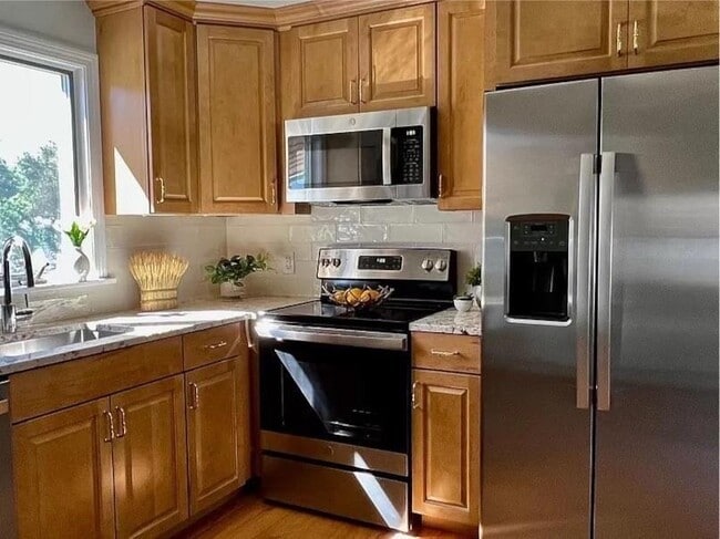 Building Photo - 14 Summer St