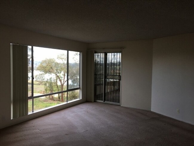 Building Photo - 2 Bedroom 2 Bathroom Single Story Condo, 3...