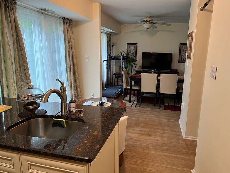 Building Photo - 248 Tintern Ct