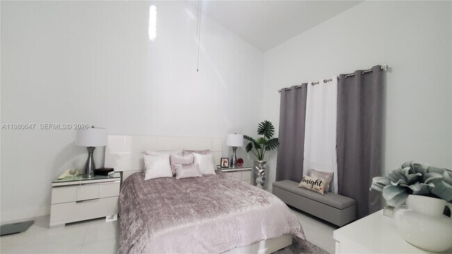 Building Photo - 1225 NE 32nd Ave