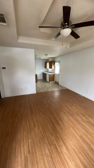 Building Photo - 121 San Saba Ave