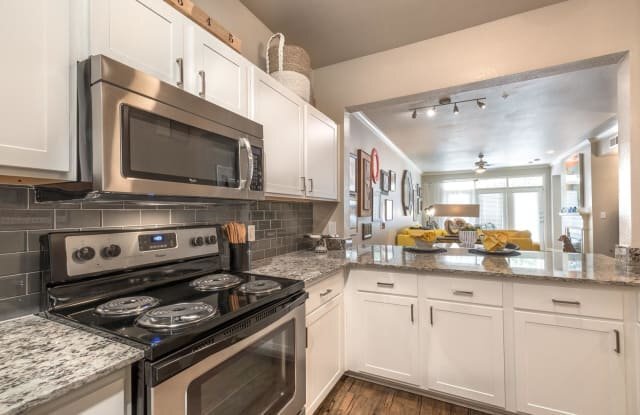 Building Photo - 7927 Forest Ln