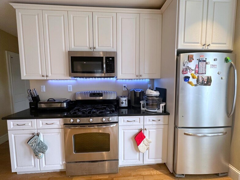 Building Photo - 28 Benham St