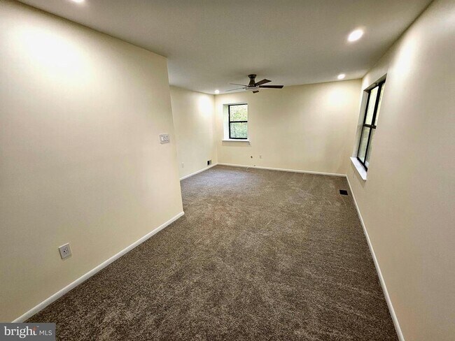 Building Photo - 2 Goshawk Ct