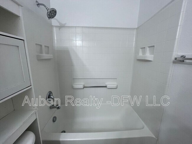 Building Photo - 121 Cambridge Dr