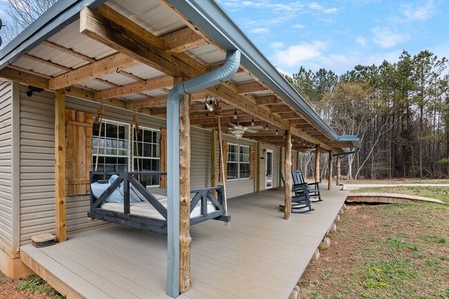 Building Photo - Ranch with 6 Acres!