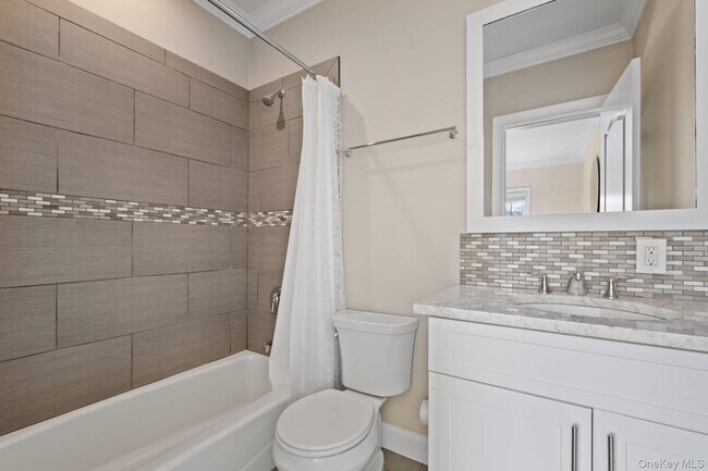 Building Photo - 490 Montauk Hwy