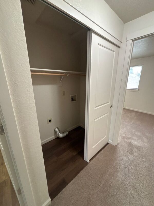 Building Photo - 907 Bryan Ct