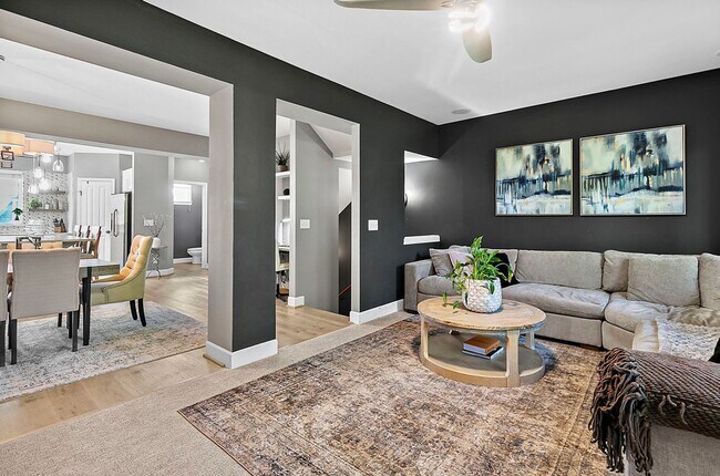 Building Photo - 4Bd/2.5Ba Renton Townhome