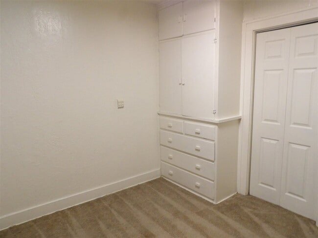 Building Photo - 716 NW Ferris Ave