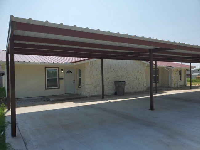 Building Photo - 1833 Eden Ln