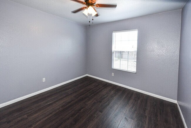 Building Photo - 2305 Riley Dr