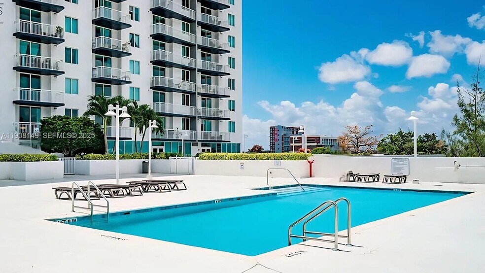 Building Photo - 275 NE 18th St