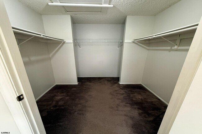 Building Photo - 166 Sussex Pl