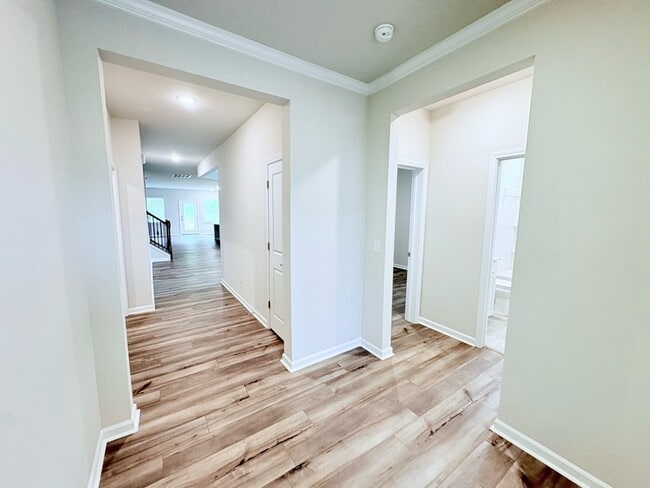 Building Photo - 137 Somerset Ln