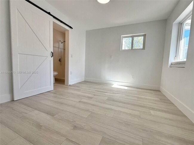 Building Photo - 716 NE 7th St