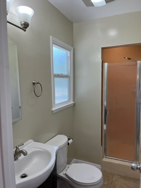 2nd Bathroom - 18033 Glenburn Ave