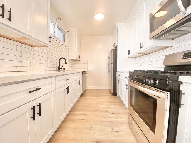Primary Photo - 4771 Marathon St