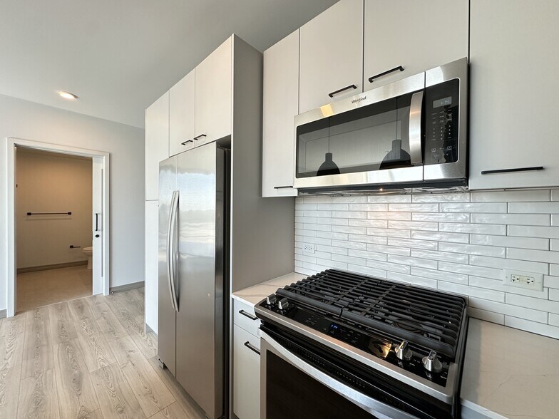 Building Photo - 2155 N Elston Ave