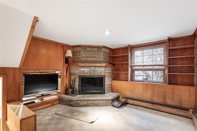 Building Photo - 14 Rip Van Winkle Cir