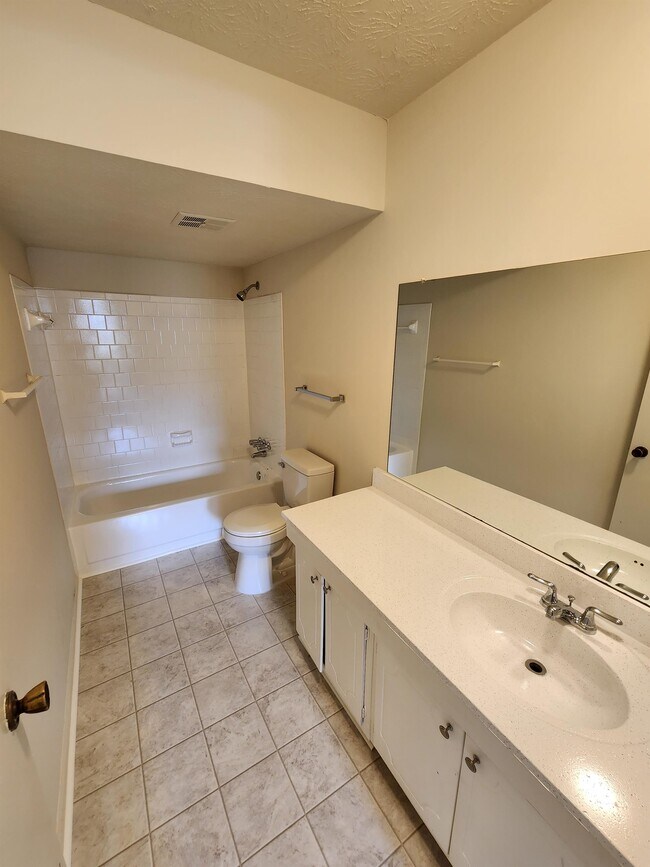 Building Photo - 3250 Strawberry Ln
