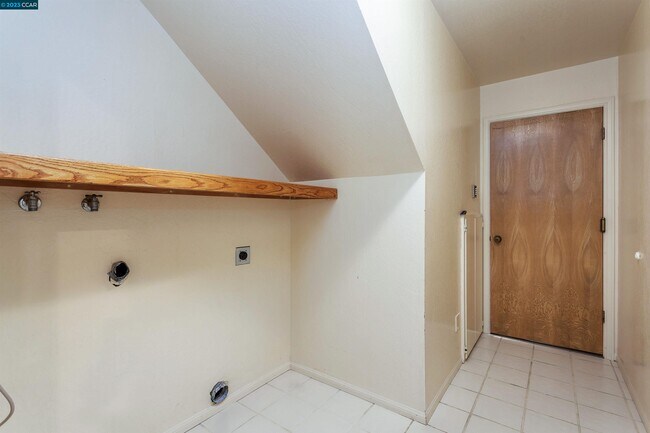 Building Photo - 591 Augusta Dr