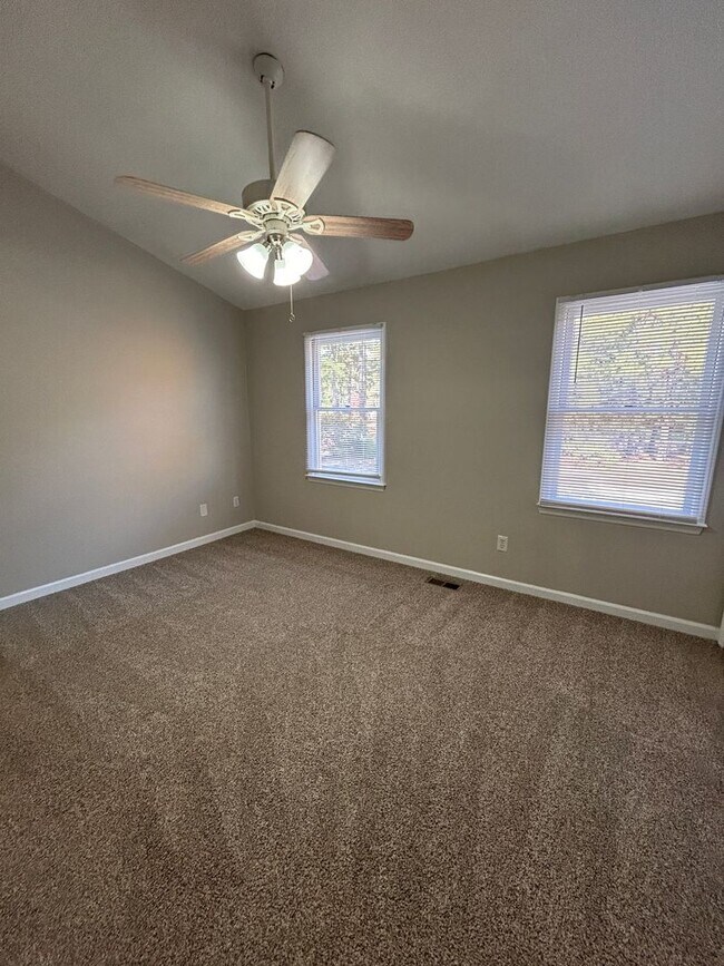 Building Photo - Updated 2-Bedroom Townhouse Just Off Capital Blvd