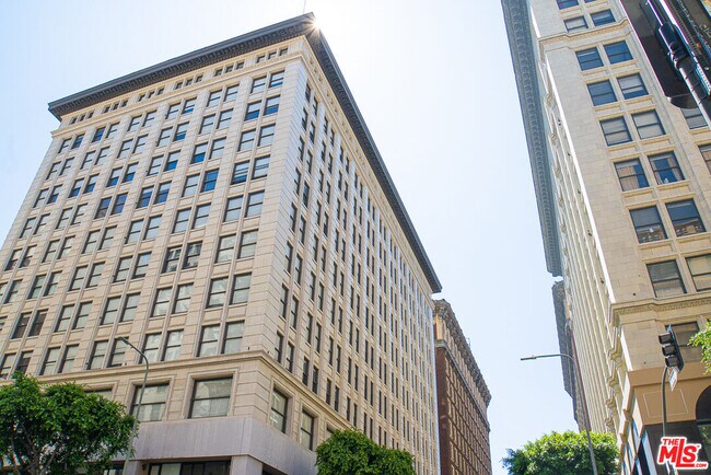 Building Photo - 460 S Spring St