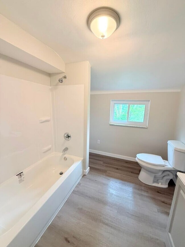 Building Photo - 472-474 Guylyn Dr