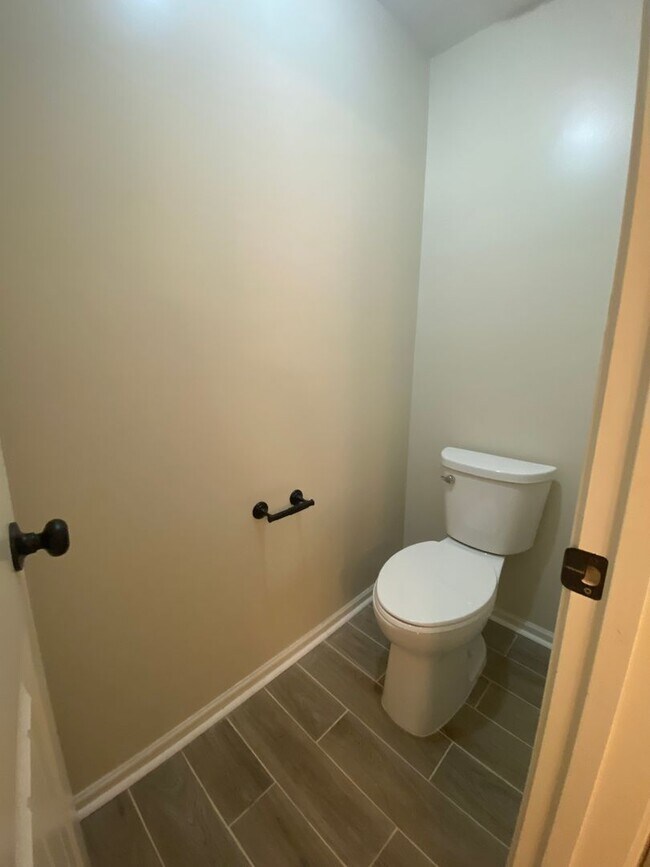 Building Photo - 210 Edgarton Way