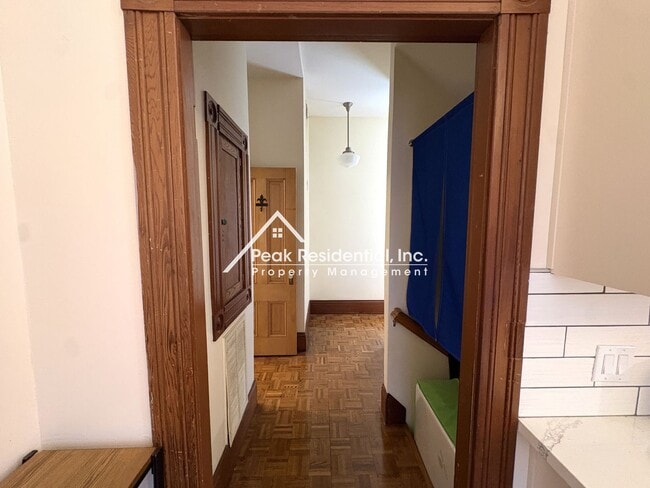 Building Photo - Furnished 1bd/1ba Midtown Duplex!