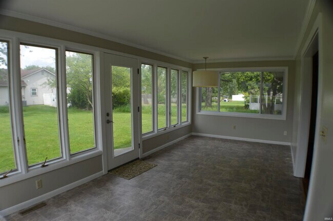 Building Photo - 805 Candlewood Way