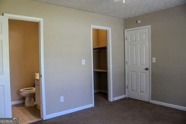 Building Photo - 61 Scoby Ct