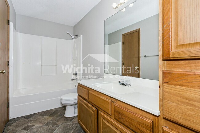 Building Photo - 5 N Hopper Dr