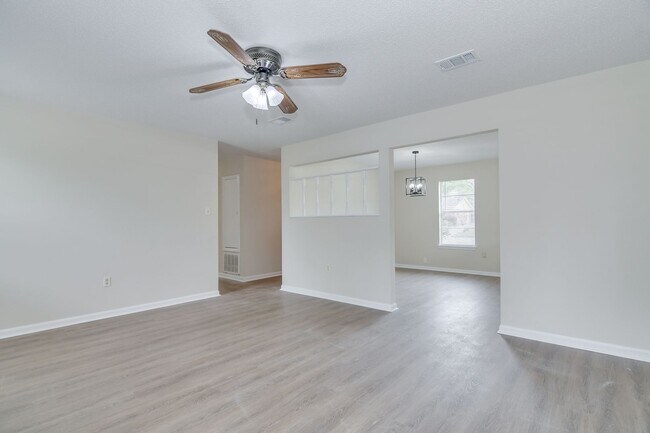 Building Photo - Brick Ranch in Columbia County