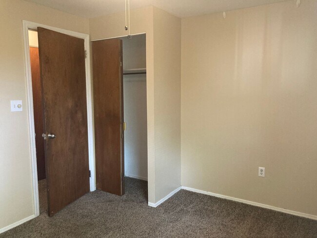 Building Photo - 144 McCraw Dr