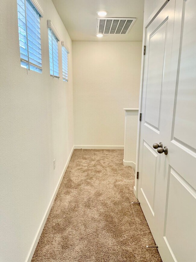 Building Photo - 2616 Celestial Ln
