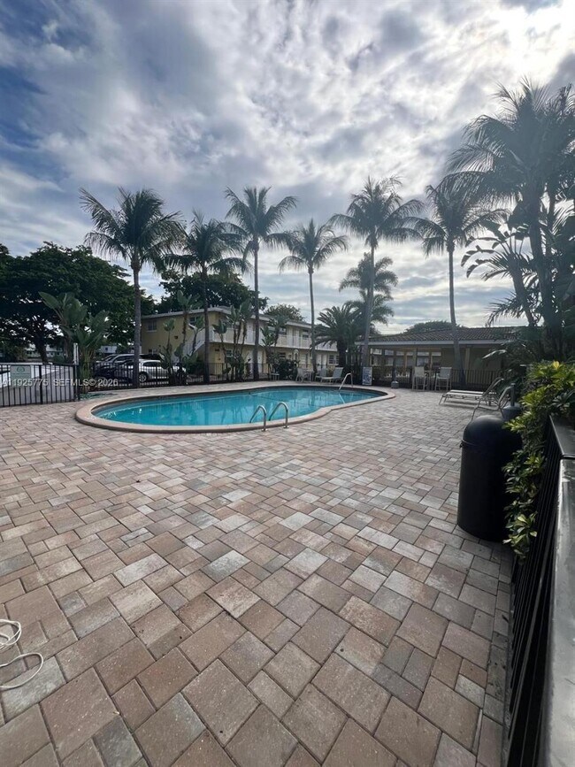 Building Photo - 4050 NE 12th Terrace