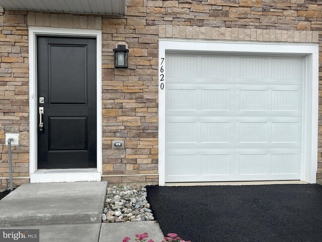 Building Photo - 7620 Clayton Ave