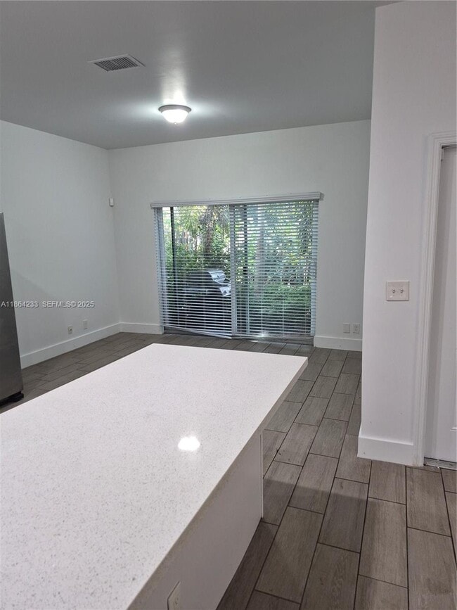 Building Photo - 2208 SW 3rd Ave