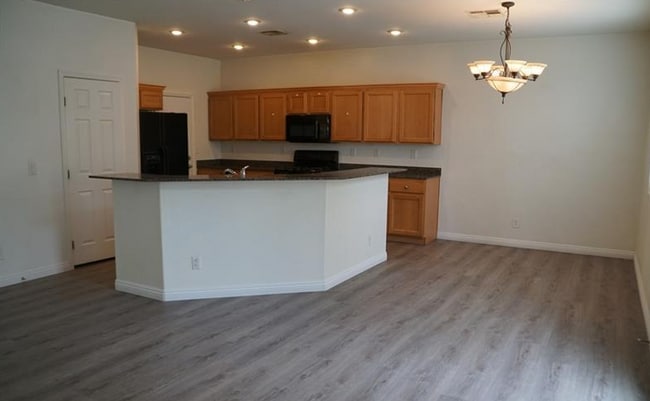 Building Photo - 494 Newberry Springs Dr