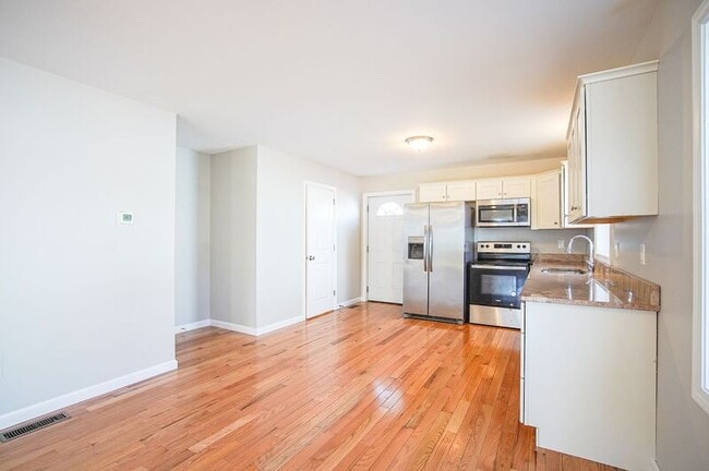 Building Photo - 18 Healey St