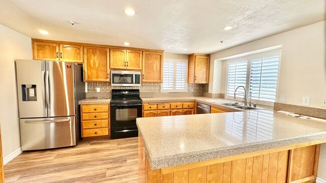 Building Photo - Wonderful Single Story Ranch Style Home on Sprawling Country Property in Vista!