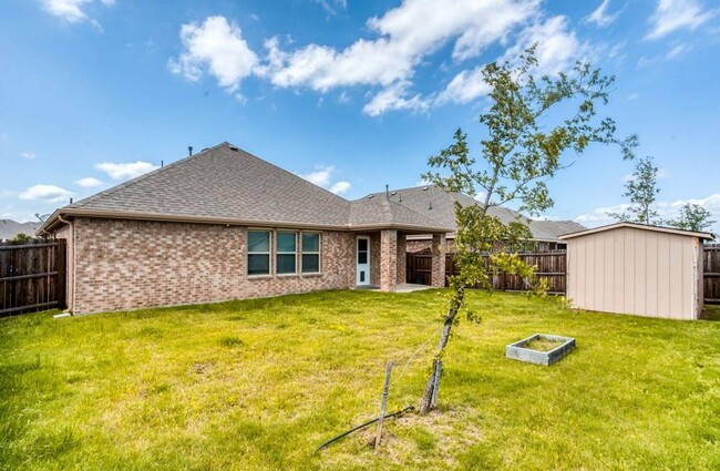 Building Photo - Little Elm Beauty. 3 bed 2 bath with Garag...